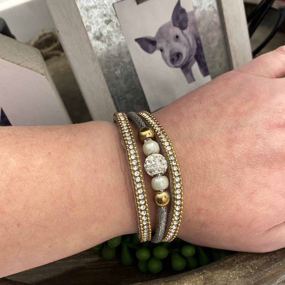Magnetic closure bracelet